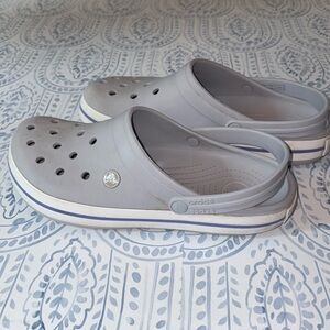Crocs Light Gray Slip-On Clogs Men’s 10 Women’s 12
